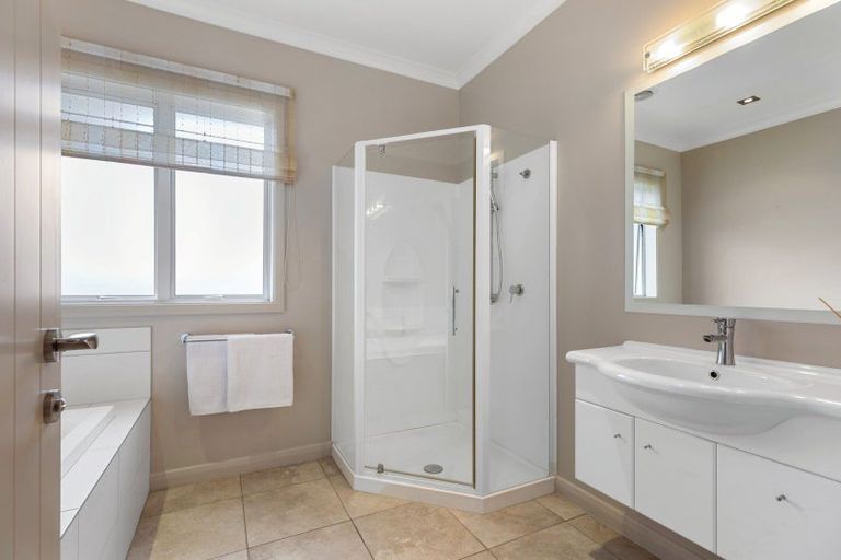 Photo of property in 10 Serena Key, Papamoa Beach, Papamoa, 3118