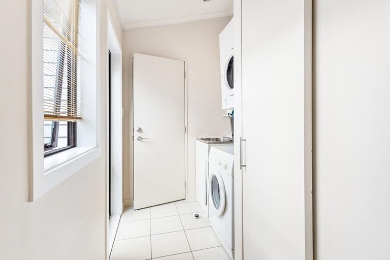 Photo of property in 34 Gunner Drive, Te Atatu Peninsula, Auckland, 0610