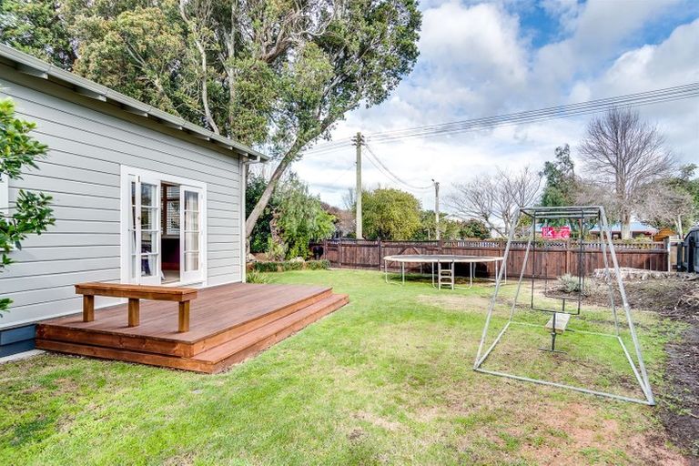 Photo of property in 10 Petane Road, Bay View, Napier, 4104