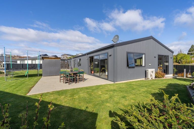 Photo of property in 27 Tawera Place, Te Anau, 9679
