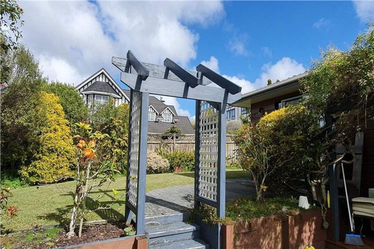 Photo of property in 12 Cherub Place, West Harbour, Auckland, 0618