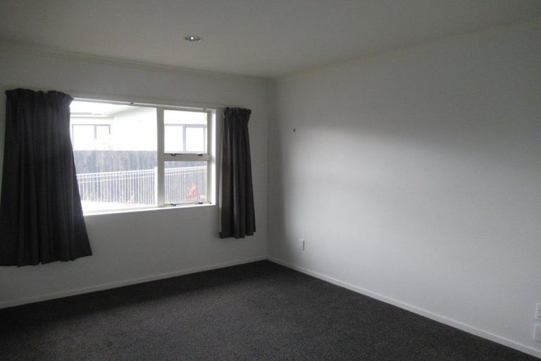 Photo of property in 5 Adrian Grove, Waikanae Beach, Waikanae, 5036