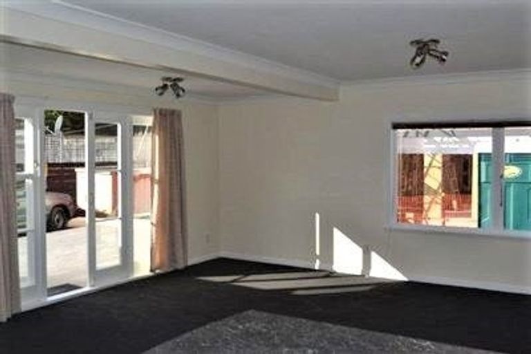 Photo of property in 33 Leighton Avenue, Waiwhetu, Lower Hutt, 5010