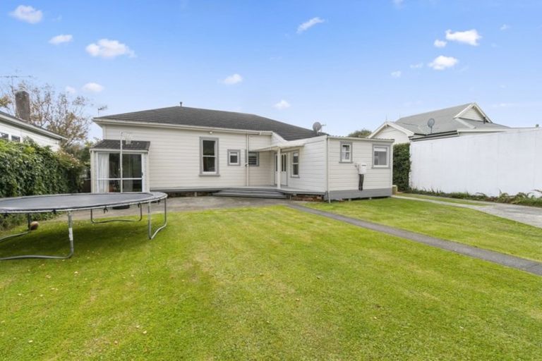 Photo of property in 8 Hautana Square, Woburn, Lower Hutt, 5010