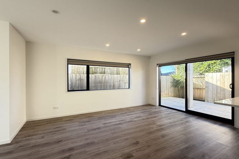 Photo of property in 30d Durham Street, Te Atatu Peninsula, Auckland, 0610