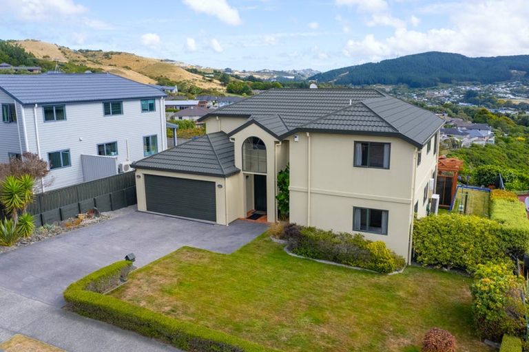 Photo of property in 138 Woodman Drive, Tawa, Wellington, 5028