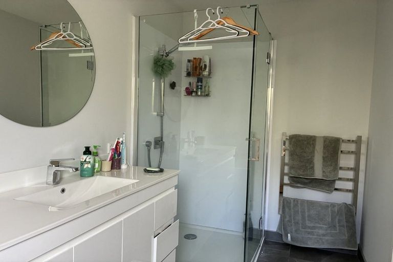 Photo of property in 2/6 Fernlea Rise, Bayview, Auckland, 0629