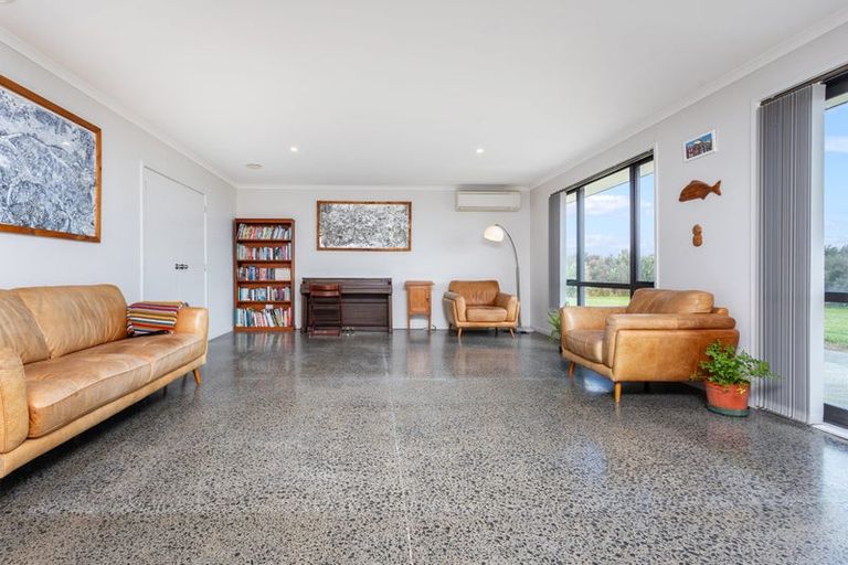 Photo of property in 103 Mcleod Road, South Head, Helensville, 0874