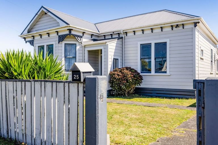 Photo of property in 25 Milmoe Street, Hawera, 4610