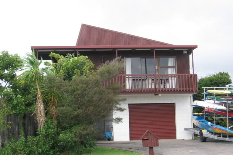 Photo of property in 25 Matuhi Rise, Henderson, Auckland, 0612