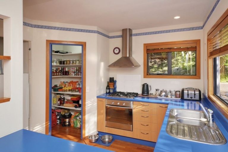 Photo of property in 37 Cornwall Road, Lyttelton, 8082