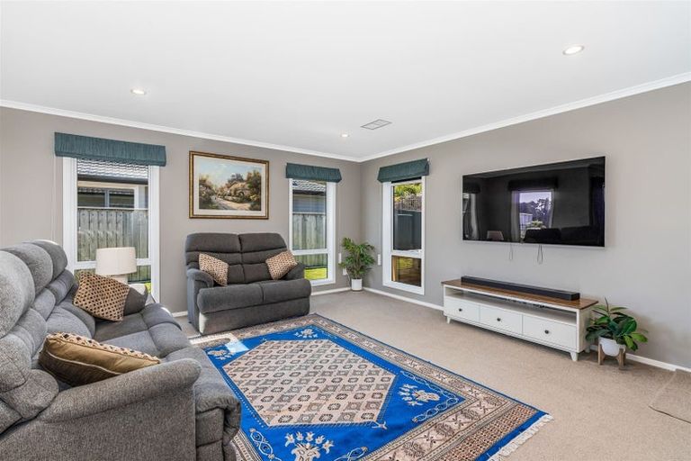 Photo of property in 17 Waitaria Terrace, Aotea, Porirua, 5024