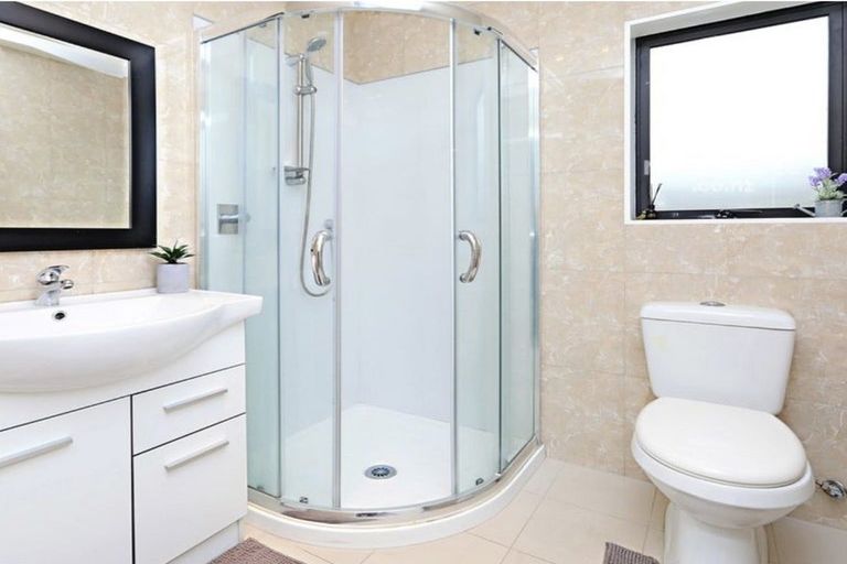 Photo of property in 10 John Broad Place, Flat Bush, Auckland, 2019