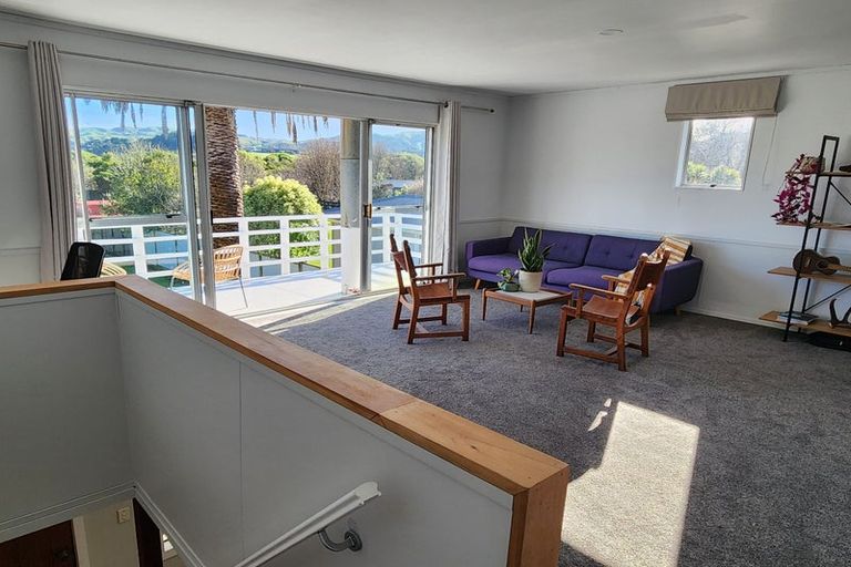Photo of property in 25 Paekakariki Hill Road, Pauatahanui, Porirua, 5381