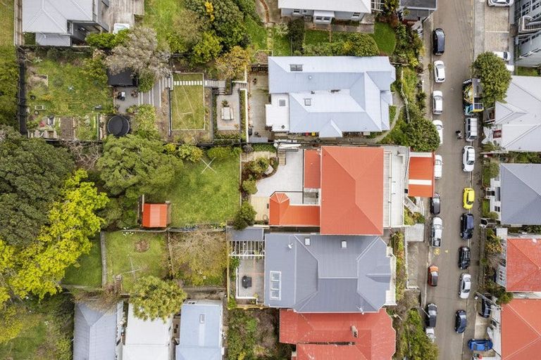 Photo of property in 17 Maarama Crescent, Aro Valley, Wellington, 6021