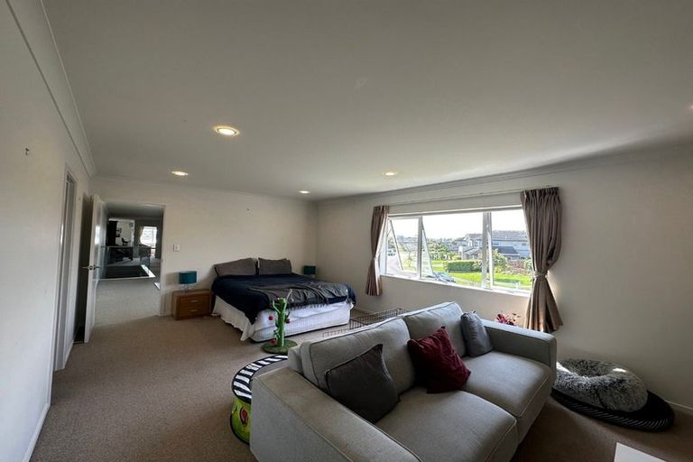 Photo of property in 1 Iwinuku Crescent, Wattle Downs, Auckland, 2103