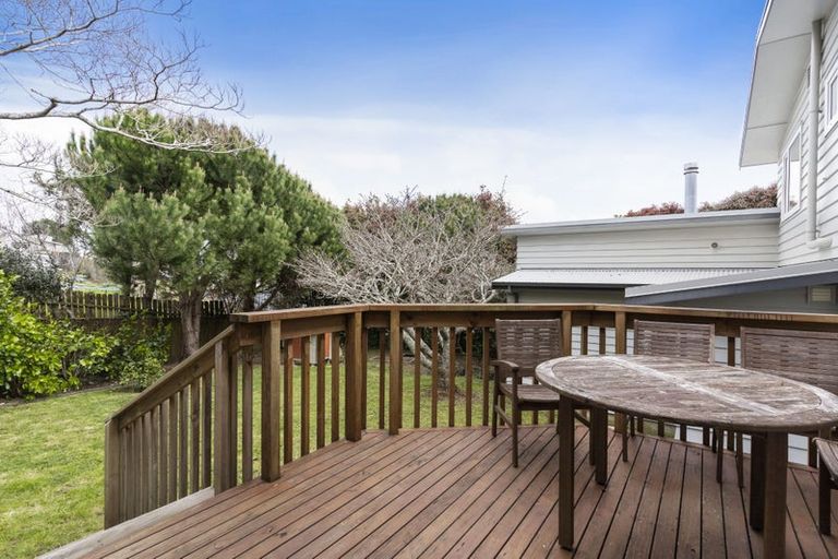 Photo of property in 22 Gwenand Place, Botany Downs, Auckland, 2010