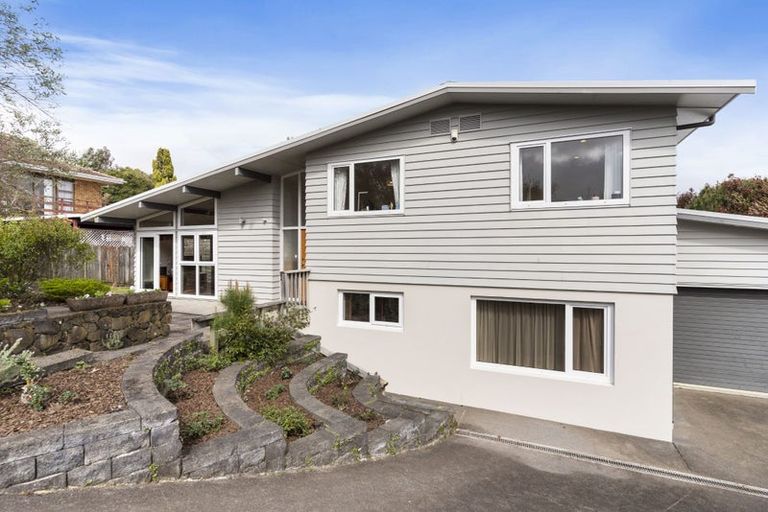 Photo of property in 22 Gwenand Place, Botany Downs, Auckland, 2010