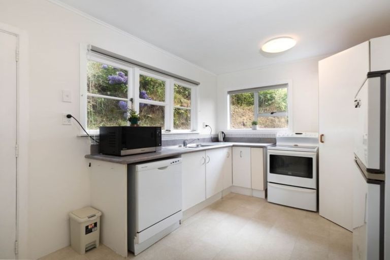 Photo of property in 34 Lyndhurst Road, Tawa, Wellington, 5028