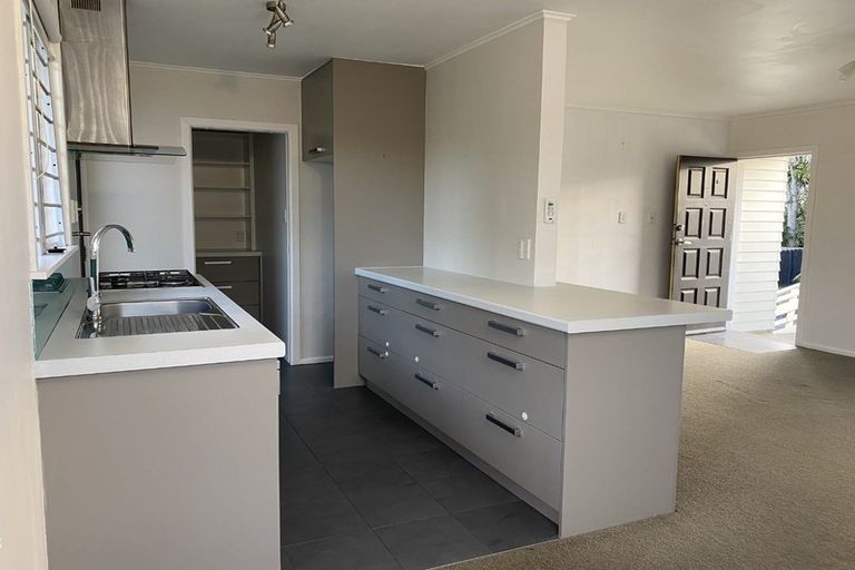 Photo of property in 25 Hutchinsons Road, Bucklands Beach, Auckland, 2014