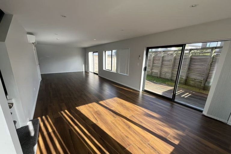Photo of property in 54 Bordeaux Parade, Te Atatu South, Auckland, 0610