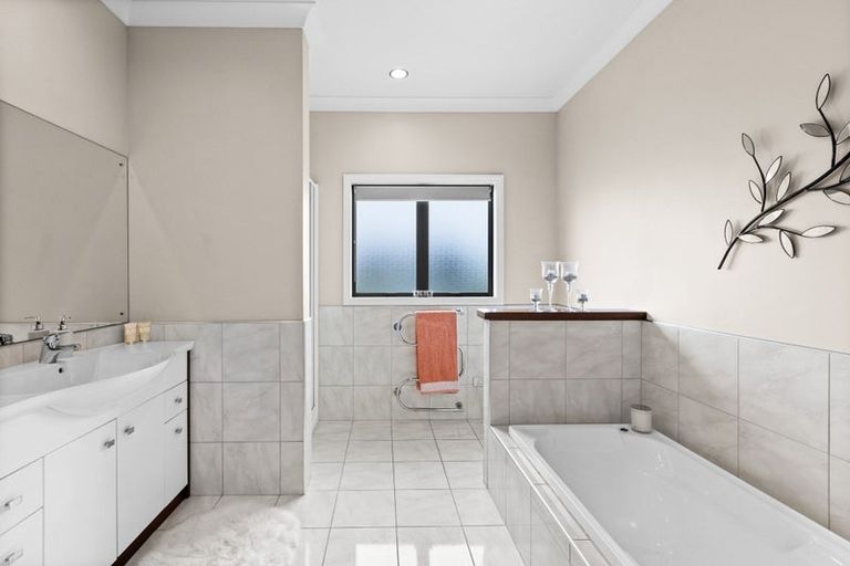 Photo of property in 1 Pinotage Drive, Greenmeadows, Napier, 4112