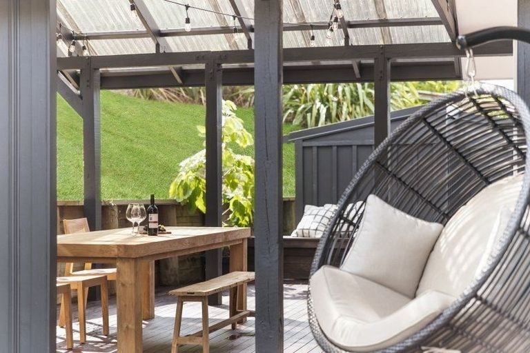 Photo of property in 14 Gavinike Place, Waimauku, 0812