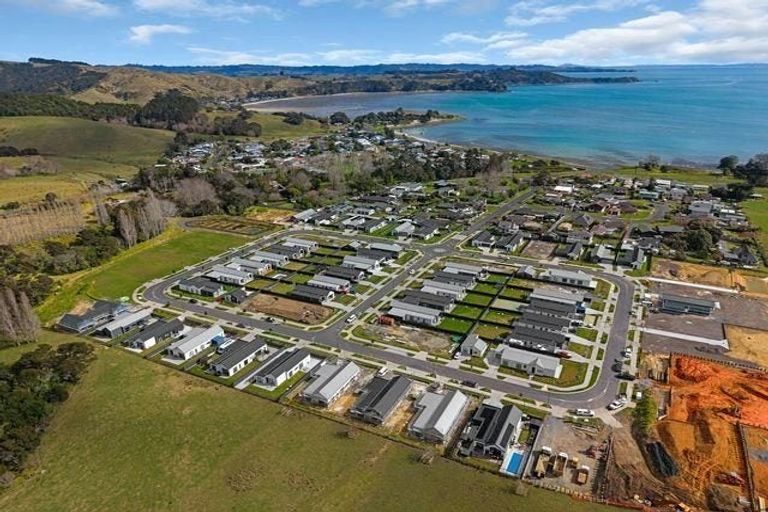 Photo of property in 39 Ferndale Drive, Kawakawa Bay, 2585