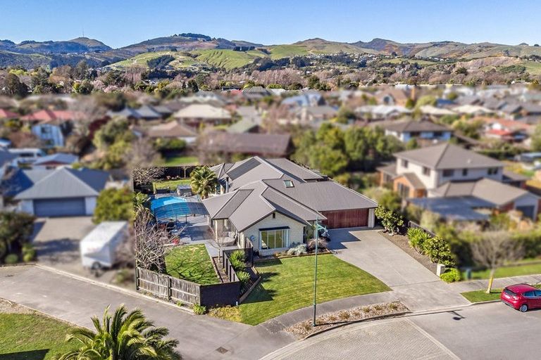 Photo of property in 16 Sovereign Gardens, Halswell, Christchurch, 8025