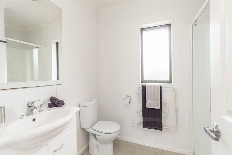 Photo of property in 52 Miles Crescent, Newlands, Wellington, 6037