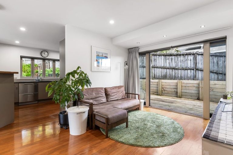 Photo of property in 13 Beaudine Avenue, Glenfield, Auckland, 0629