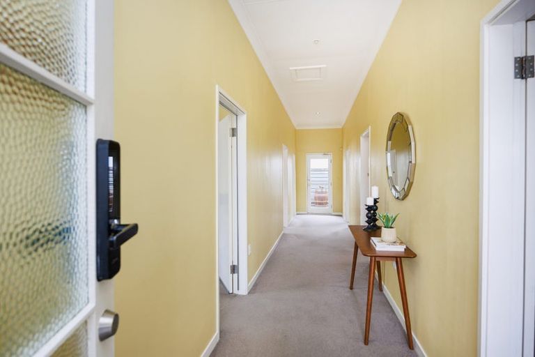 Photo of property in 17 Knowles Street, Terrace End, Palmerston North, 4410