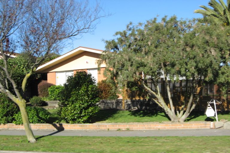 Photo of property in 69 Warren Crescent, Hillmorton, Christchurch, 8025