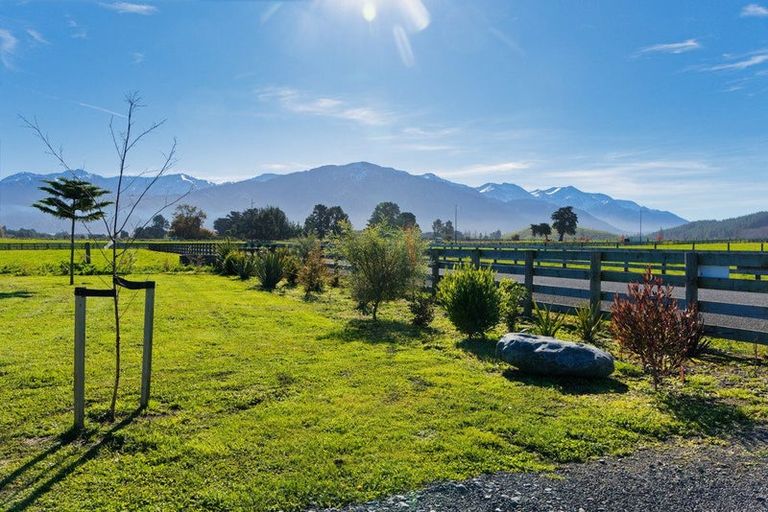 Photo of property in 12 Te Ao Wharepapa Lane, Peketa, Kaikoura, 7373