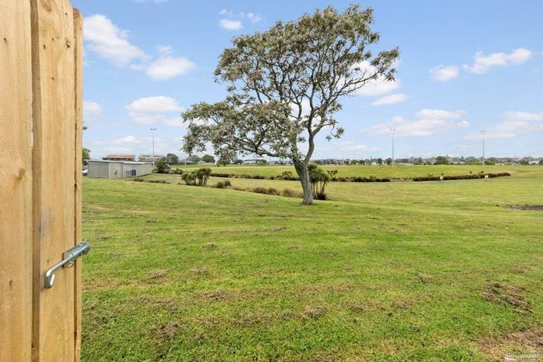 Photo of property in 34 Kirrie Avenue, Te Atatu South, Auckland, 0610