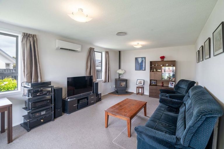 Photo of property in 12 Cowper Place, Avondale, Christchurch, 8061