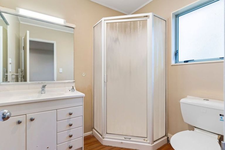 Photo of property in 1 Halldene Terrace, Red Beach, 0932