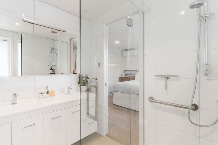 Photo of property in 85 Wharf Road, Te Atatu Peninsula, Auckland, 0610