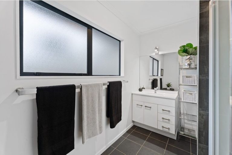 Photo of property in 76 Oranga Street, Westown, New Plymouth, 4310