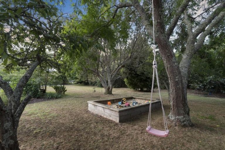 Photo of property in 1083 Kahikatea Flat Road, Waitoki, Kaukapakapa, 0871