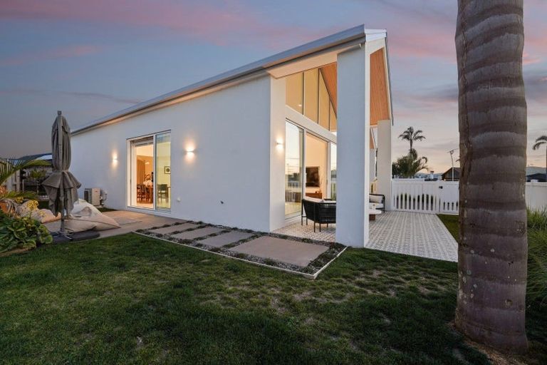 Photo of property in 24 Montiicola Drive, Papamoa Beach, Papamoa, 3118