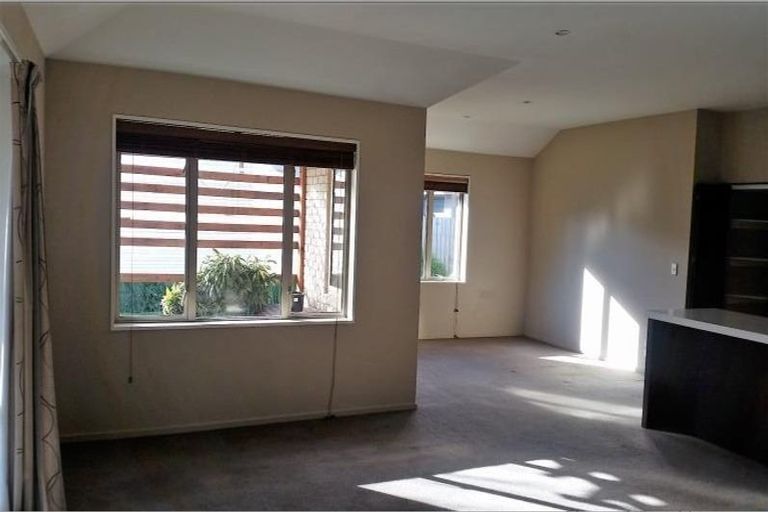 Photo of property in 12 Okuku Place, Hei Hei, Christchurch, 8042