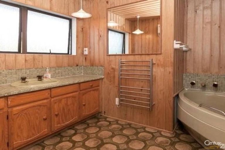 Photo of property in 58 Jandell Crescent, Bucklands Beach, Auckland, 2014