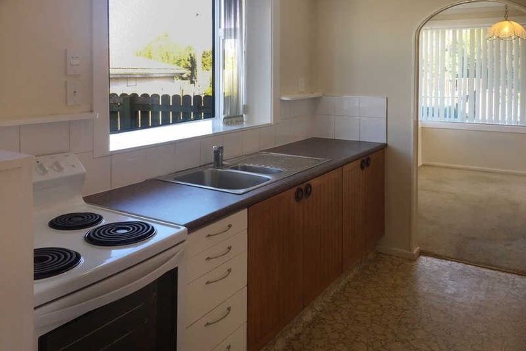 Photo of property in 6 Craig Place, Redwood, Christchurch, 8051