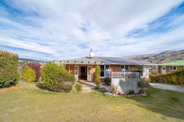 Photo of property in 33 Tamblyn Drive, Lake Roxburgh Village, Roxburgh, 9571