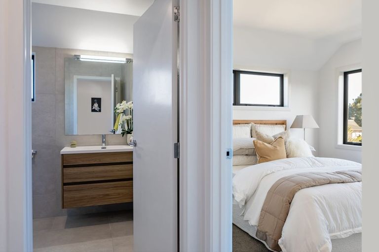 Photo of property in 11b Rangeview Road, Sunnyvale, Auckland, 0612