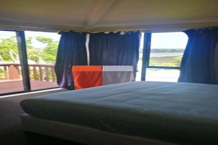 Photo of property in 131 West Harbour Drive, West Harbour, Auckland, 0618