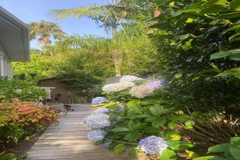 Photo of property in 9 Lyons Avenue, Murrays Bay, Auckland, 0630