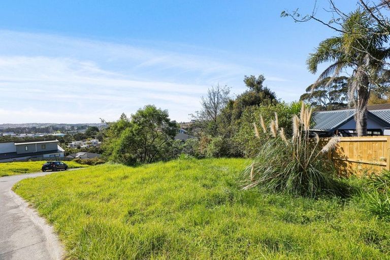 Photo of property in 2 Korari Way, Unsworth Heights, Auckland, 0632