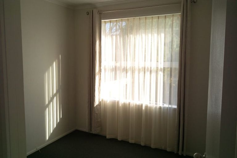 Photo of property in 325 Roscommon Road, Clendon Park, Auckland, 2103